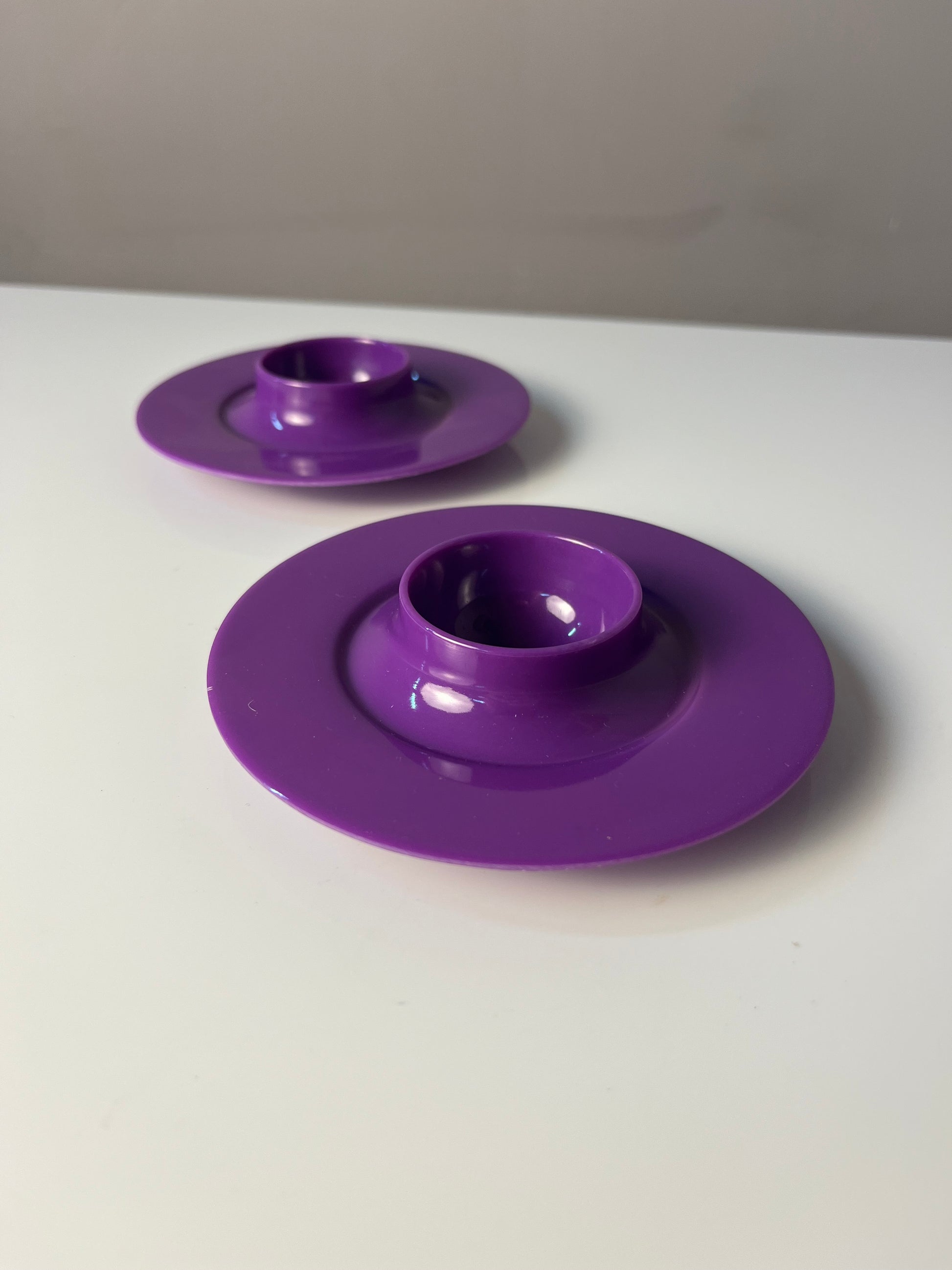 Set: 2x Eierbecher lila stapelbar