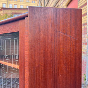 Eckschrank Teak mit Glastür und Schloss