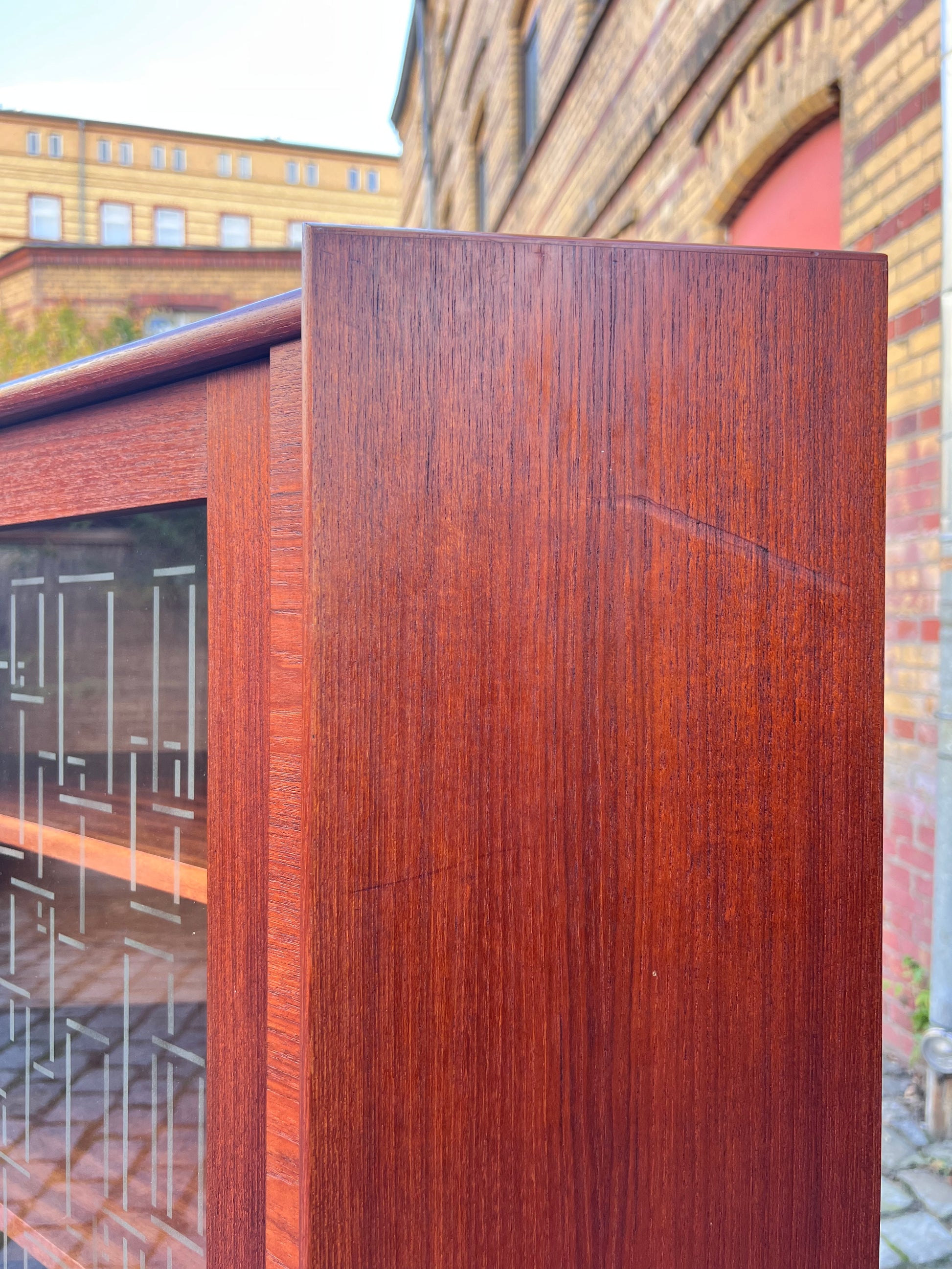 Eckschrank Teak mit Glastür und Schloss