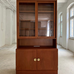 Vitrine Teak mit Schiebetüren von Hundevad