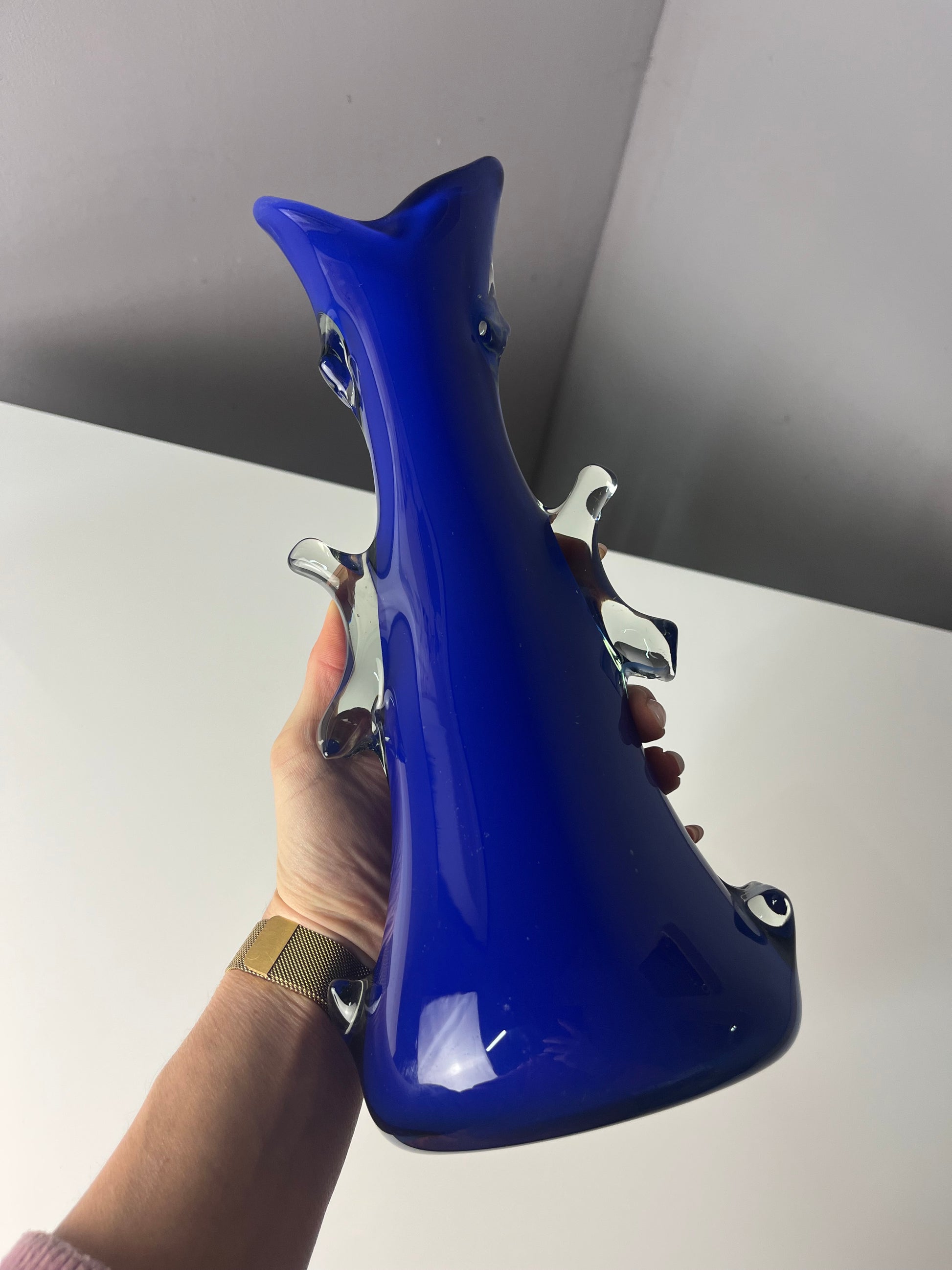 Vase Shark Fin blau Glas von HSG Tarnowiec