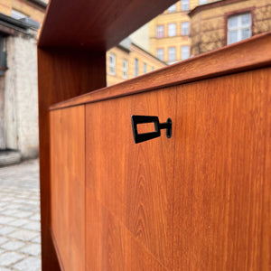 Regal Teak mit Minibar auf neuen Holzfüßen aus Dänemark