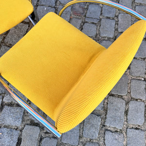 Freischwinger „Lens“ senfgelb Cord & Chrom von Giovanni Offredi für Saporiti Italia