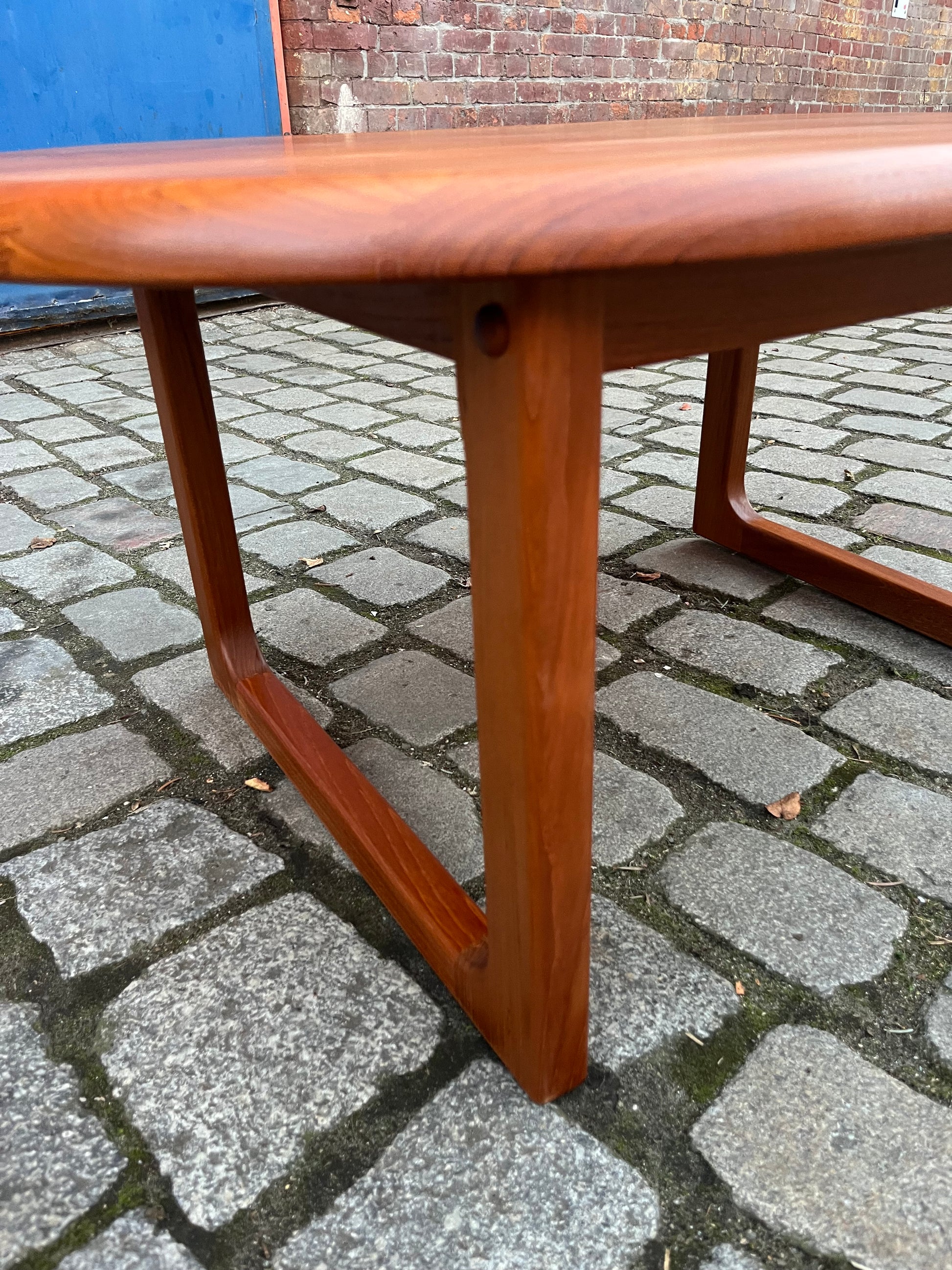 Ovaler Couchtisch Teak von Niels Bach