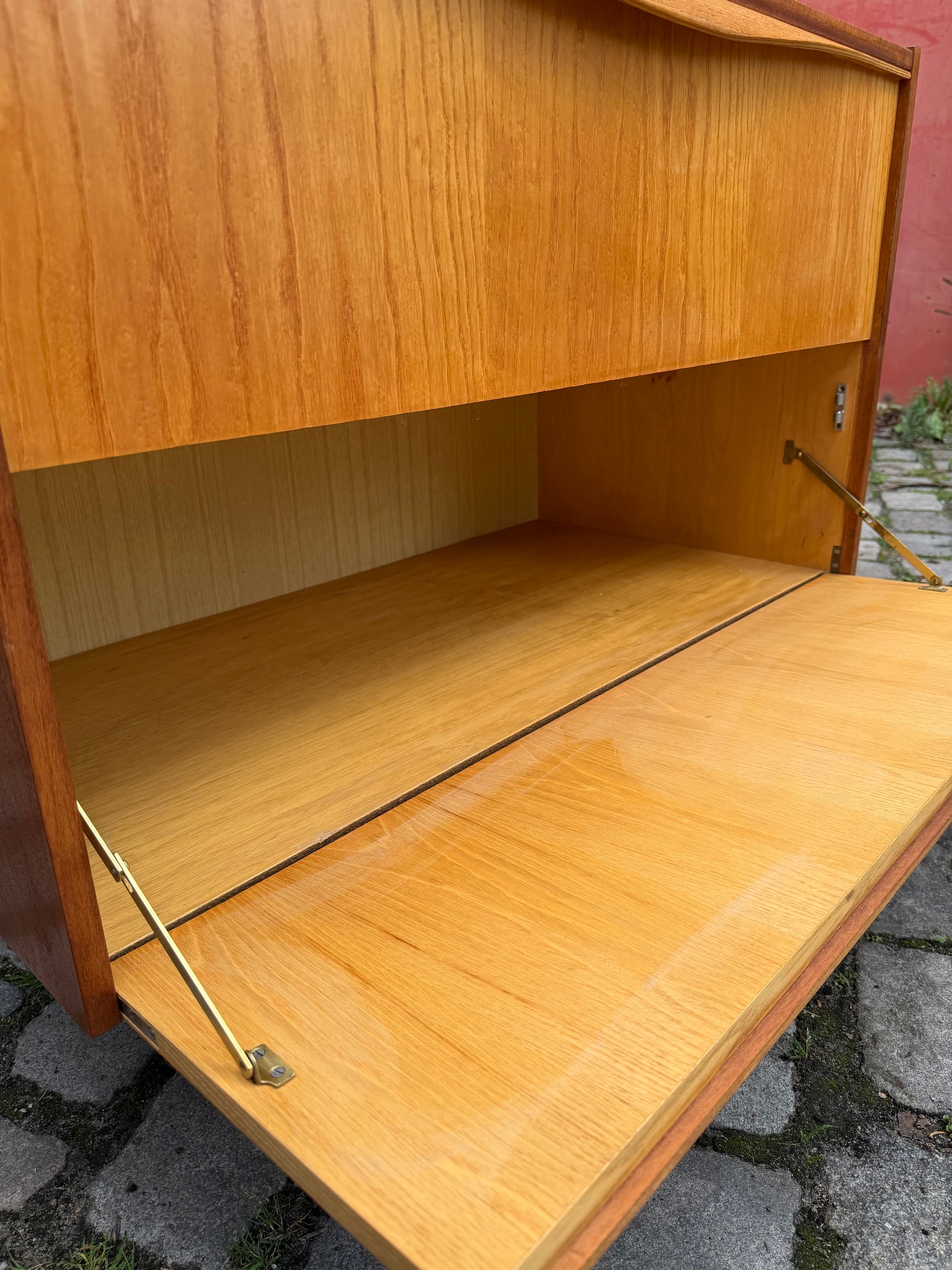 Schrank mit Klappfächern & Vitrine von VEB Möbelindustrie Halle