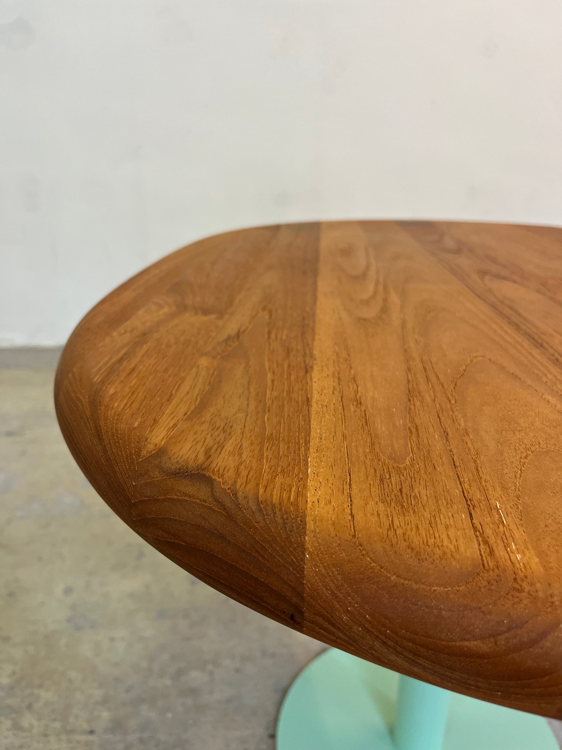 Ovaler Esstisch Teak mit neuem Tischgestell Glostrup