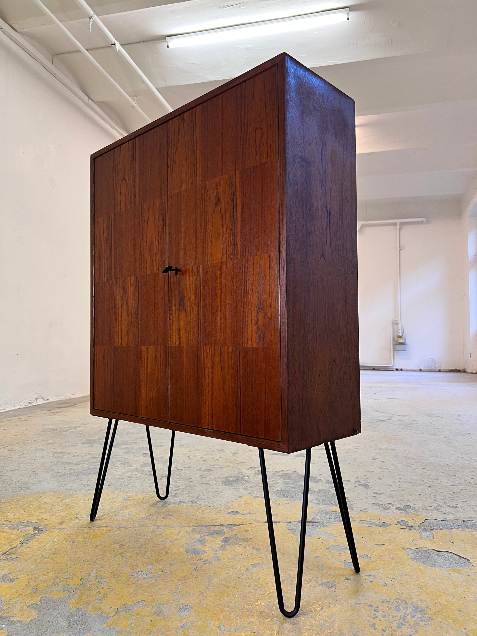 Regal Teak mit Schloss & Türen aus Dänemark