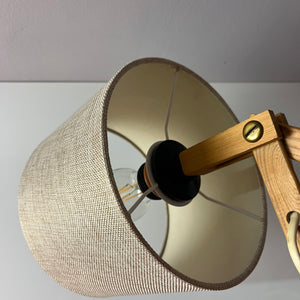 Scherenlampe beige Holz von Le Klint