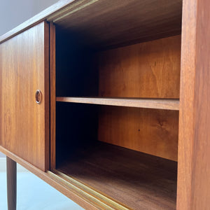 Kommode mit Schiebetüren Teak