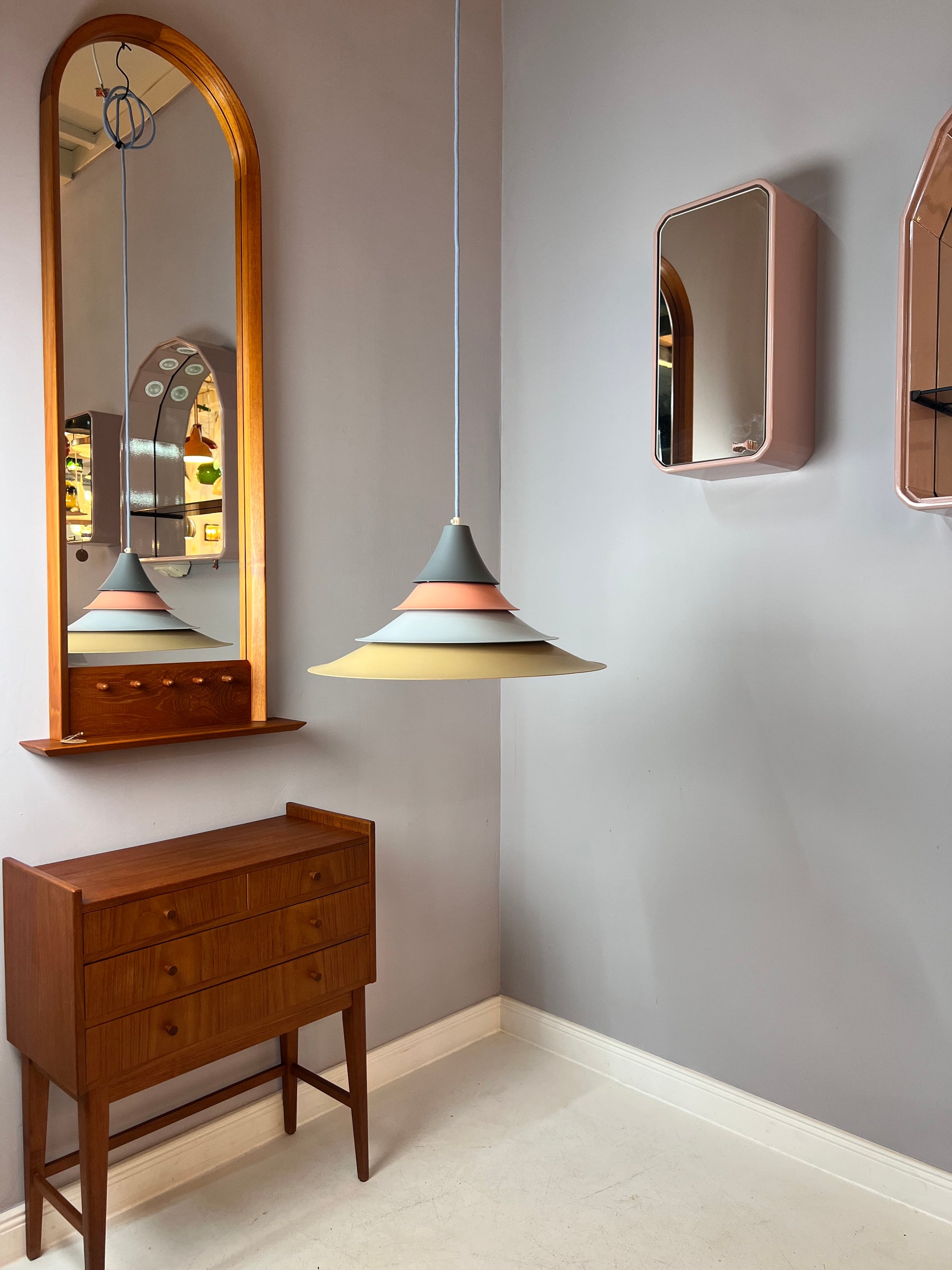 Lamellenlampe neu lackiert pastell-peach Pagode