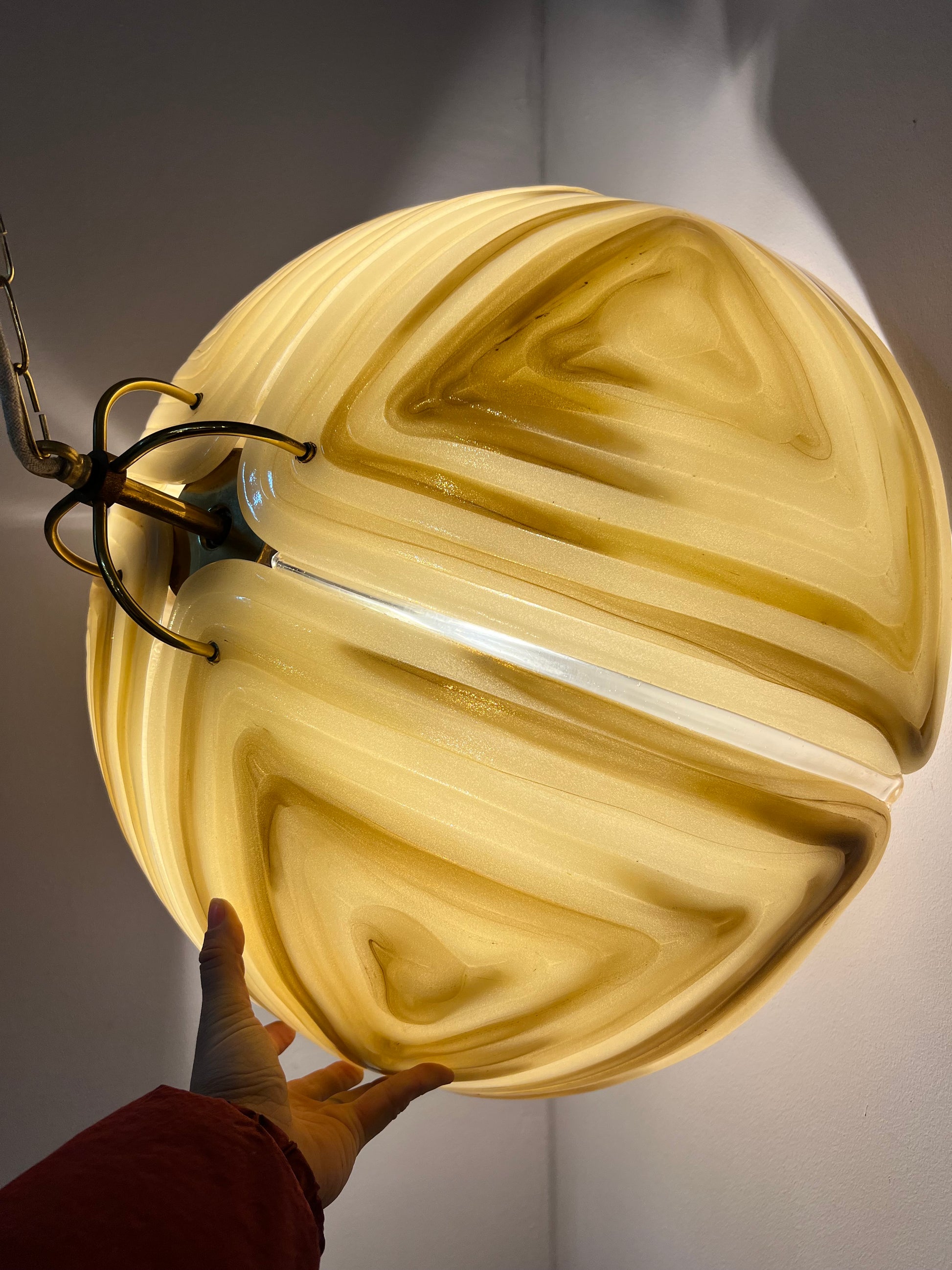 Hängelampe braun Glas Chrom handgearbeitet von Cristallux