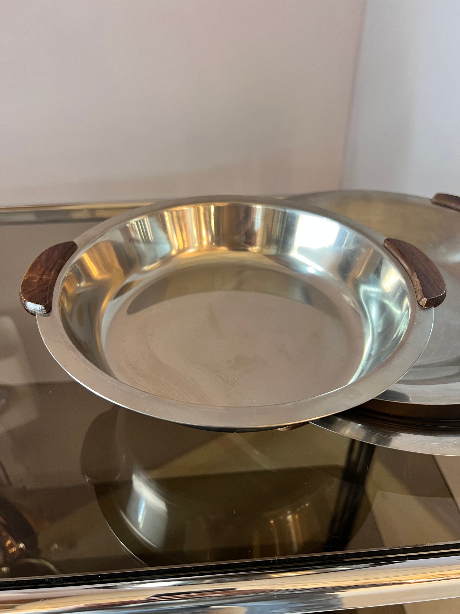 Set: 2 Tabletts und Schüssell Edelstahl mit Teak Griffen