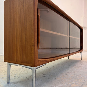 Sideboard Vitrine Teak mit Chromfüßen von Dyrlund
