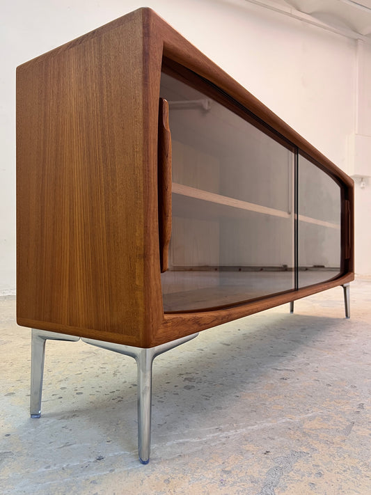 Sideboard Vitrine Teak mit Chromfüßen von Dyrlund