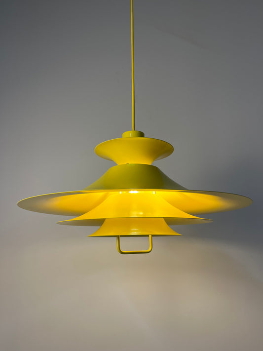Lamellenlampe neu lackiert gelb aus Dänemark