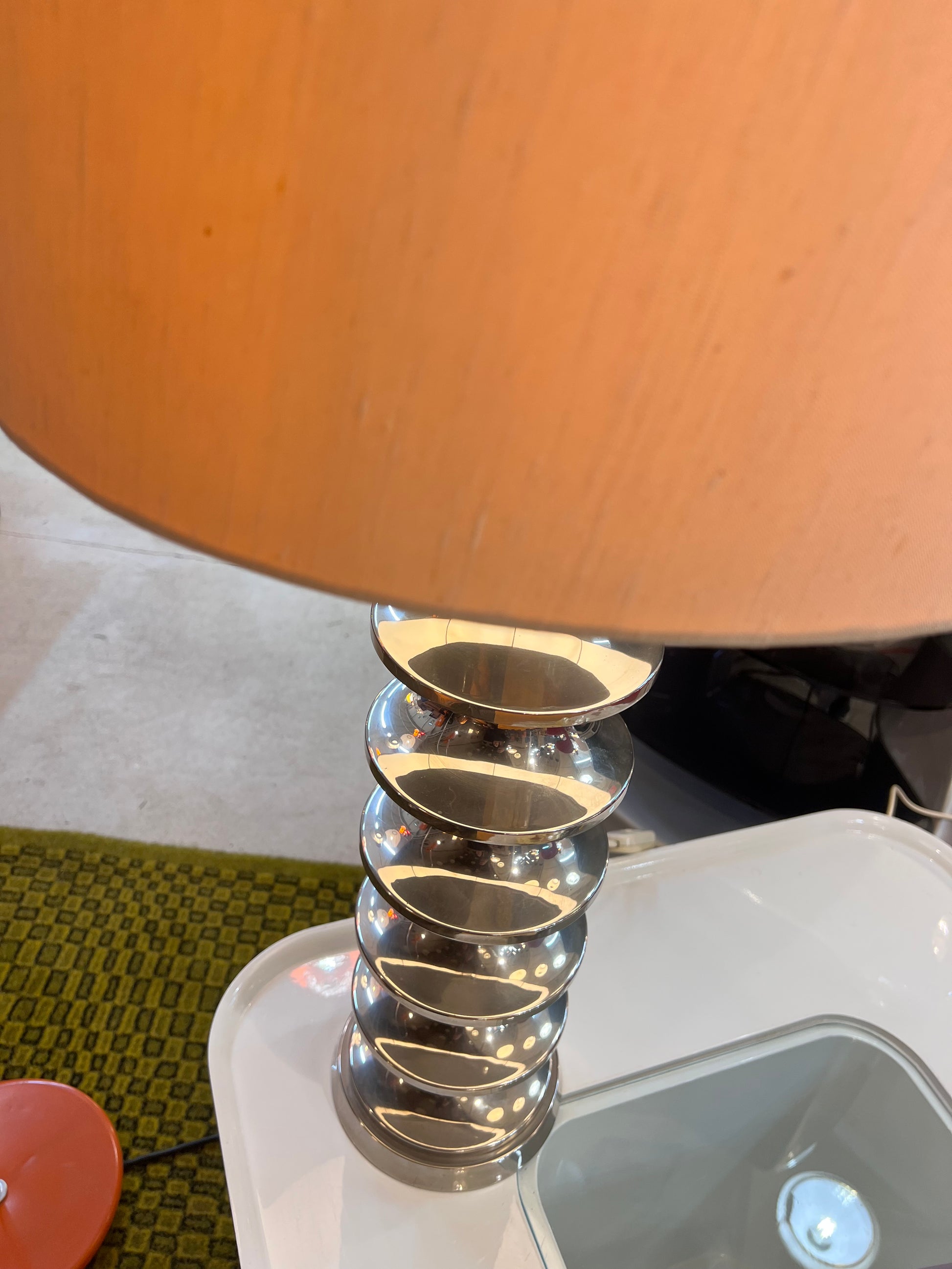 Space Age Tischlampe Metall mit Schirm aus Rohseide