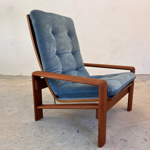 Sessel blau Samt und Teak Hochlehner