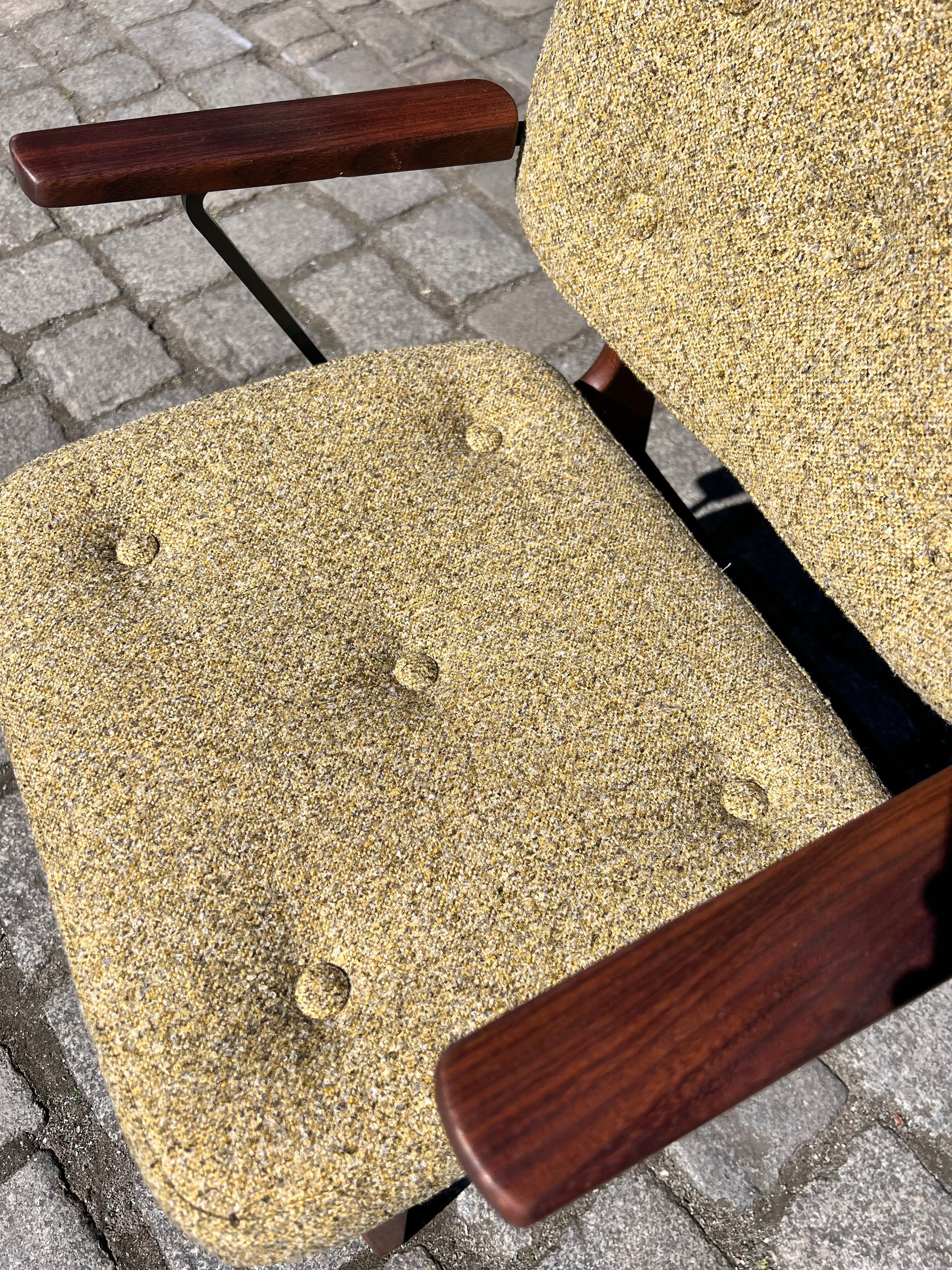 Armlehnstuhl hellgrün Teak neu gepolstert