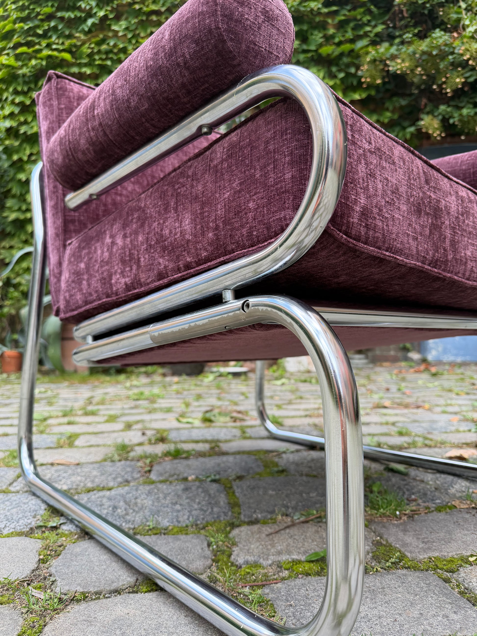 Sessel Halina lila neu gepolstert Chrom von Hellerau