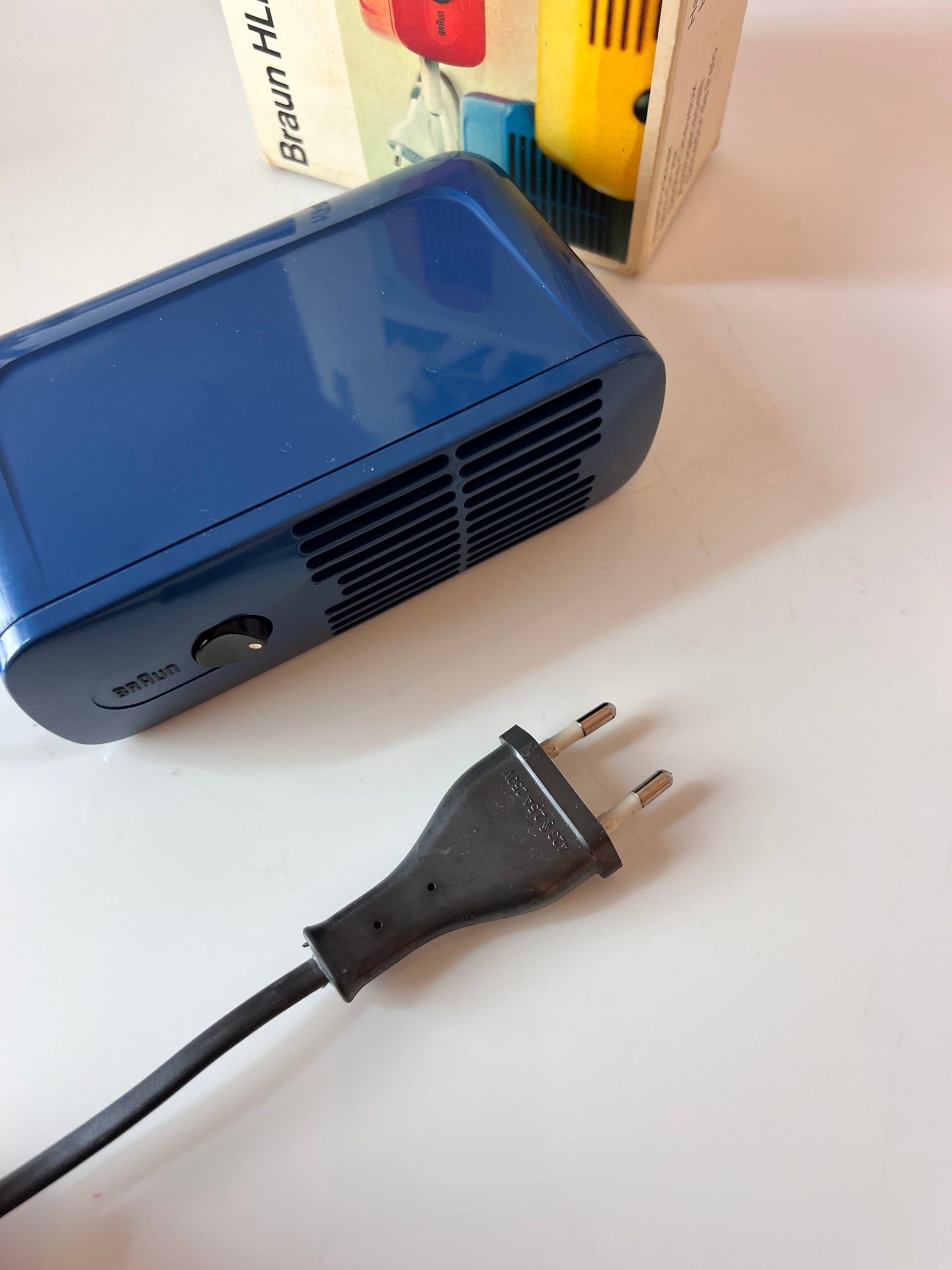 Reisefön HLD 4 blau von Dieter Rams für BRAUN