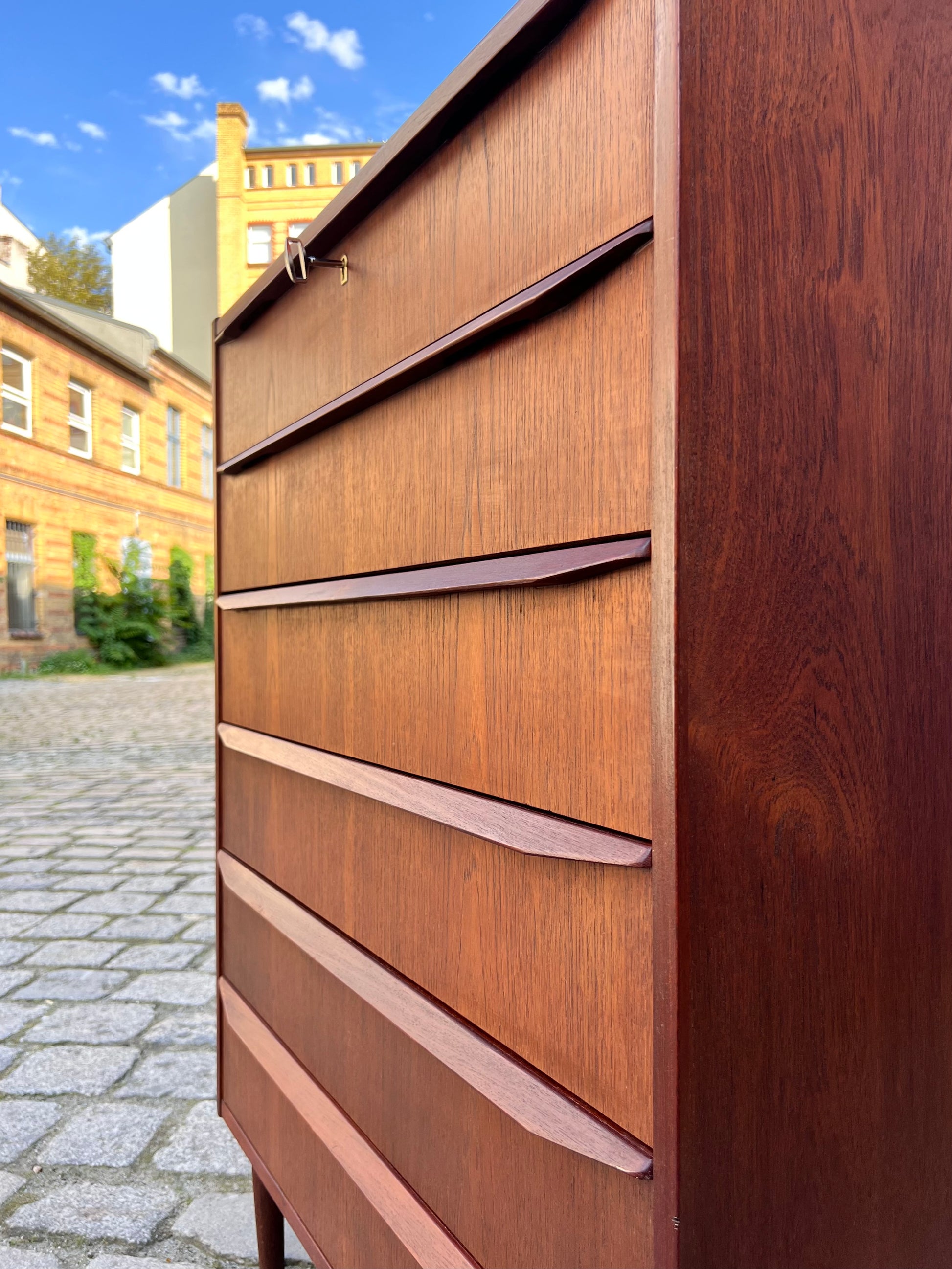 Kommode Teak mit Schloss aus Dänemark