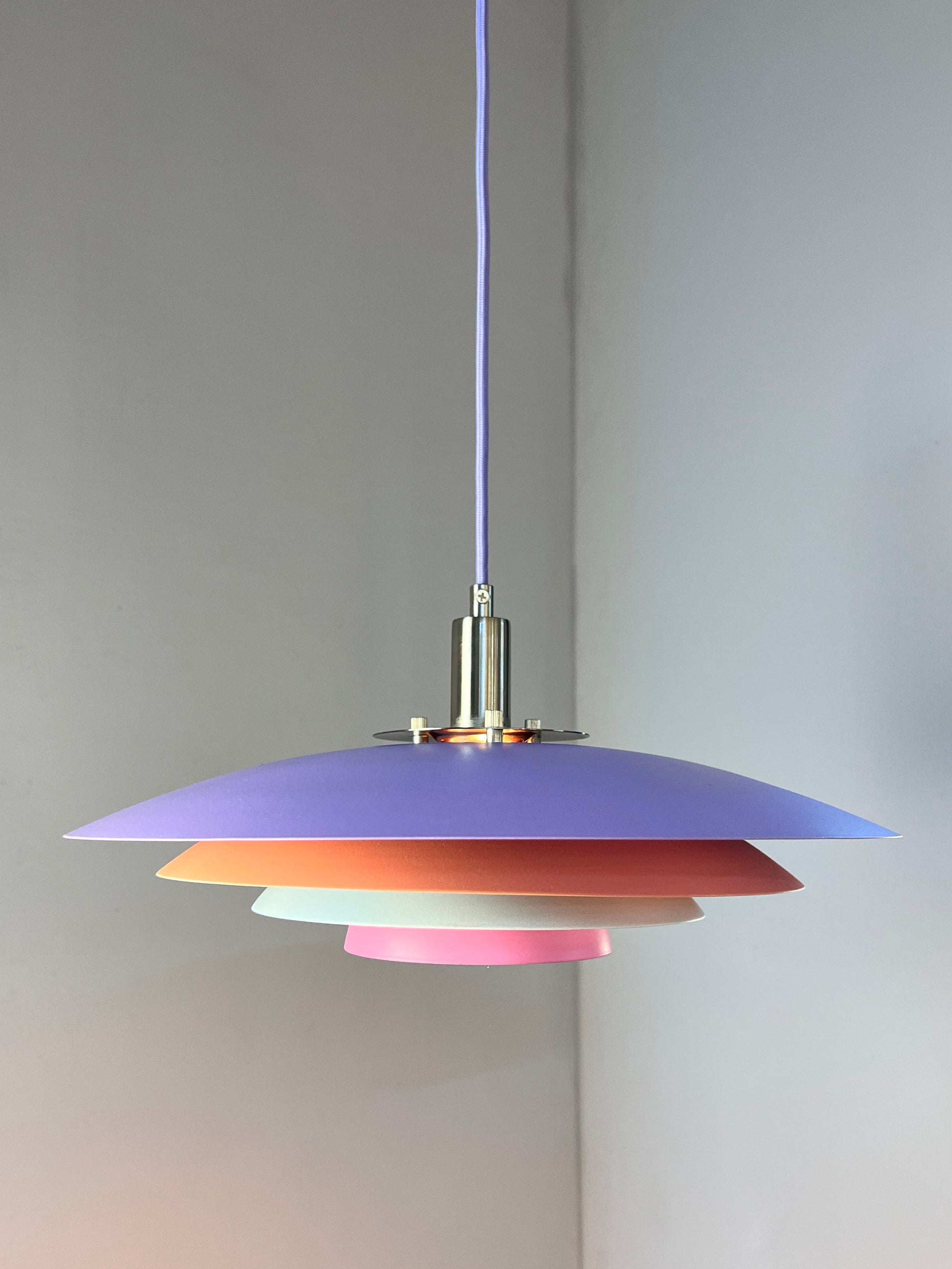 Lamellenlampe neu lackiert flieder peach pink aus Dänemark
