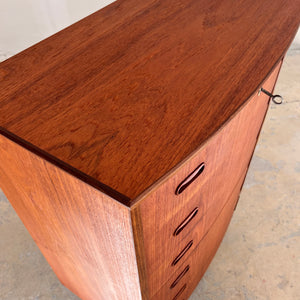 Halbrunde Kommode Teak mit Schloss aus Dänemark