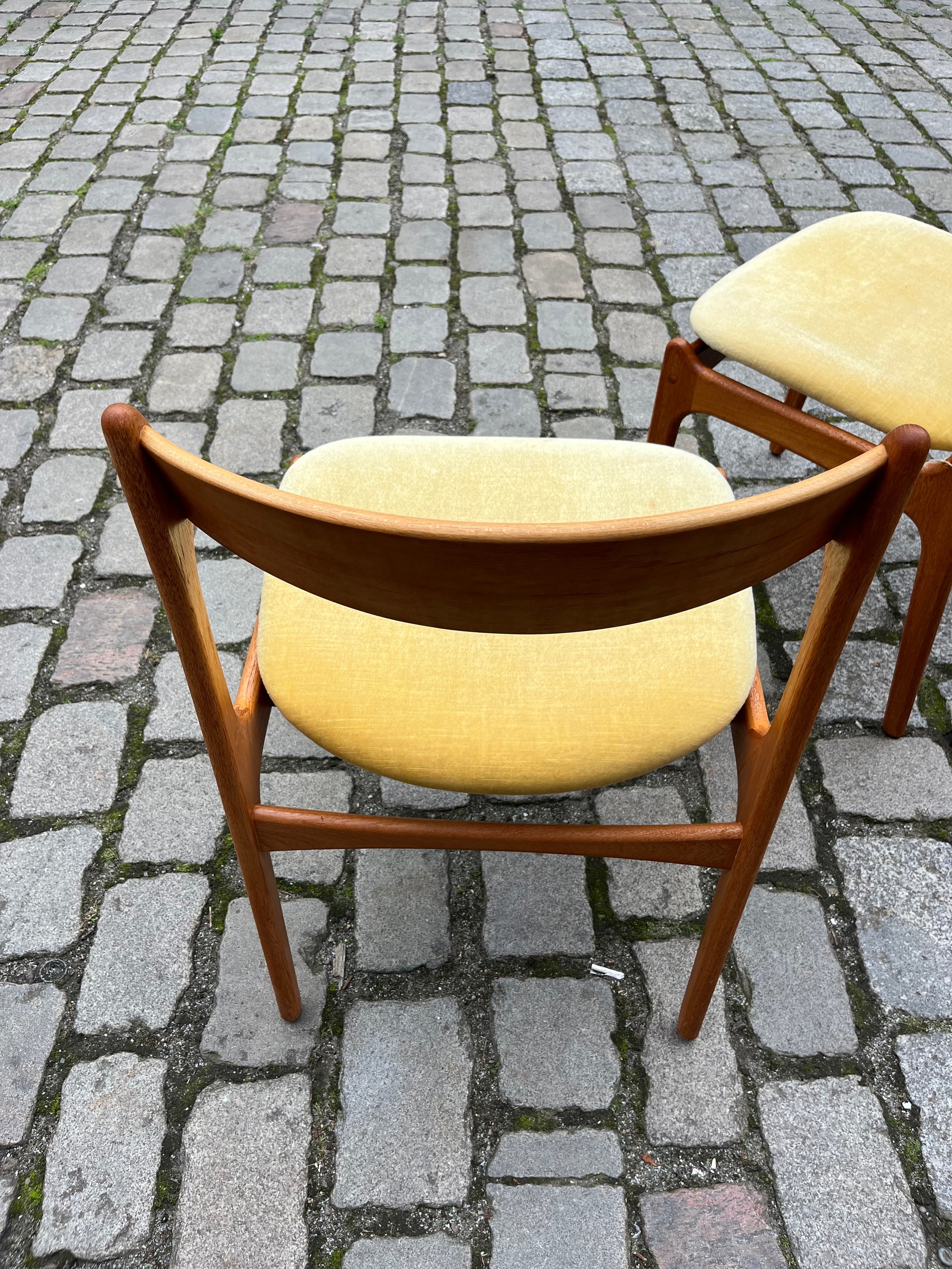 Set: 2x Polsterstuhl gelb Samt Teak von Domus Danica