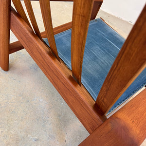 Sessel blau Samt und Teak Hochlehner