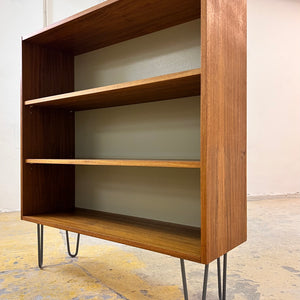 Regal Typ 430 Nussbaum von Joachim Nebelung für Hellerau