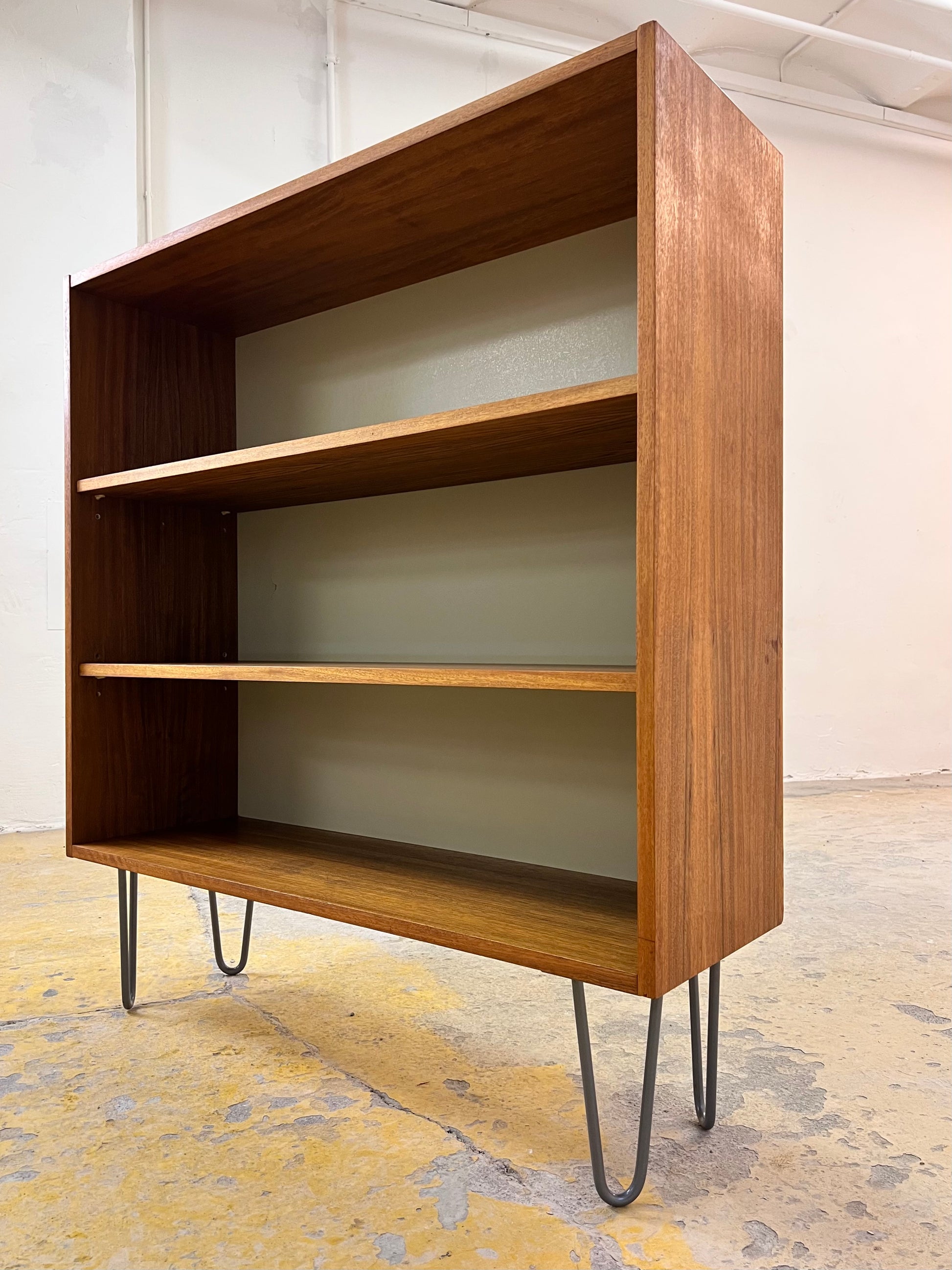 Regal Typ 430 Nussbaum von Joachim Nebelung für Hellerau
