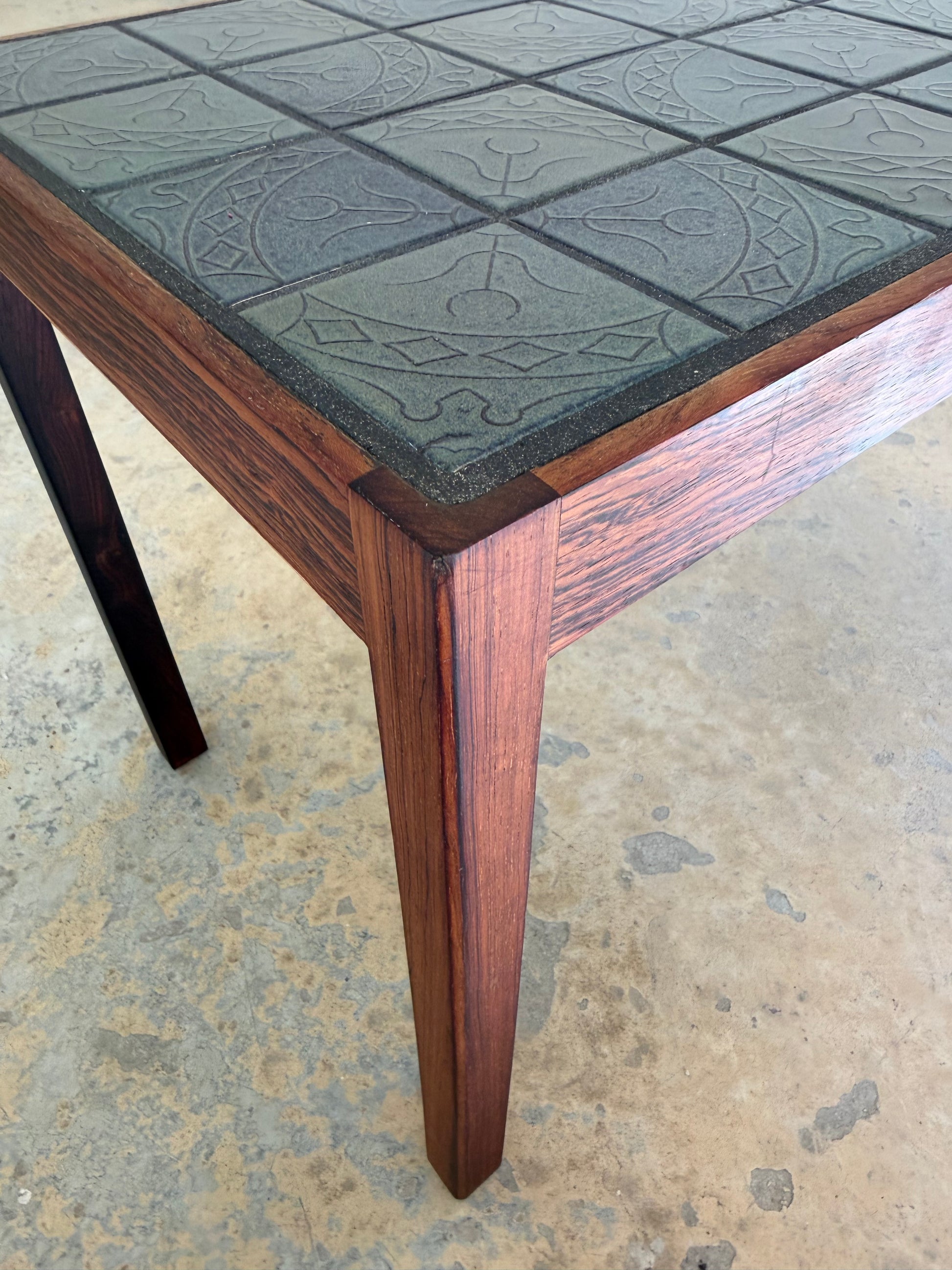 Beistelltisch mit blauen Fliesen aus Dänemark