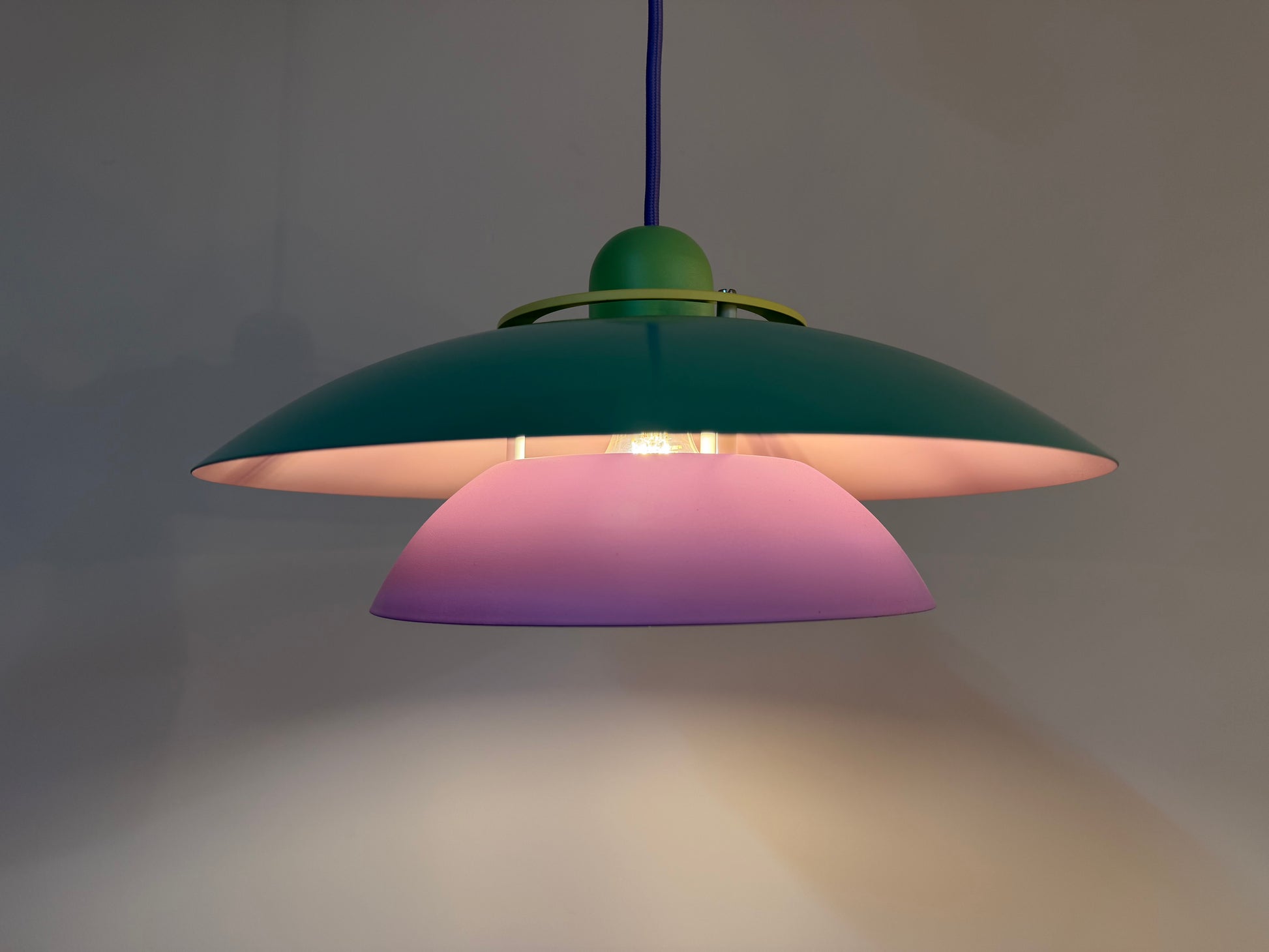 Lamellenlampe neu lackiert flieder türkis aus Dänemark