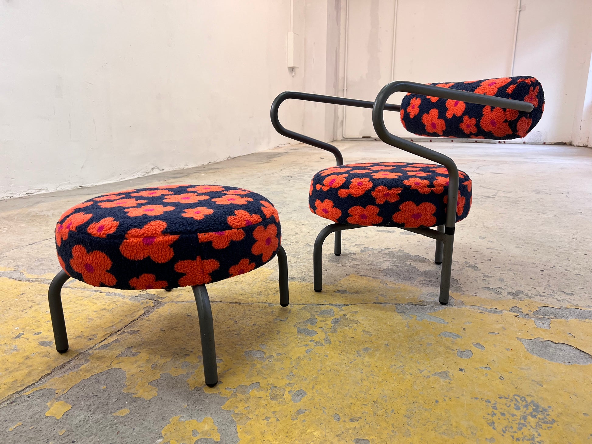 Set: Sessel & Hocker neu gepolstert aus der Serie The Natural Choice von Innovation Randers