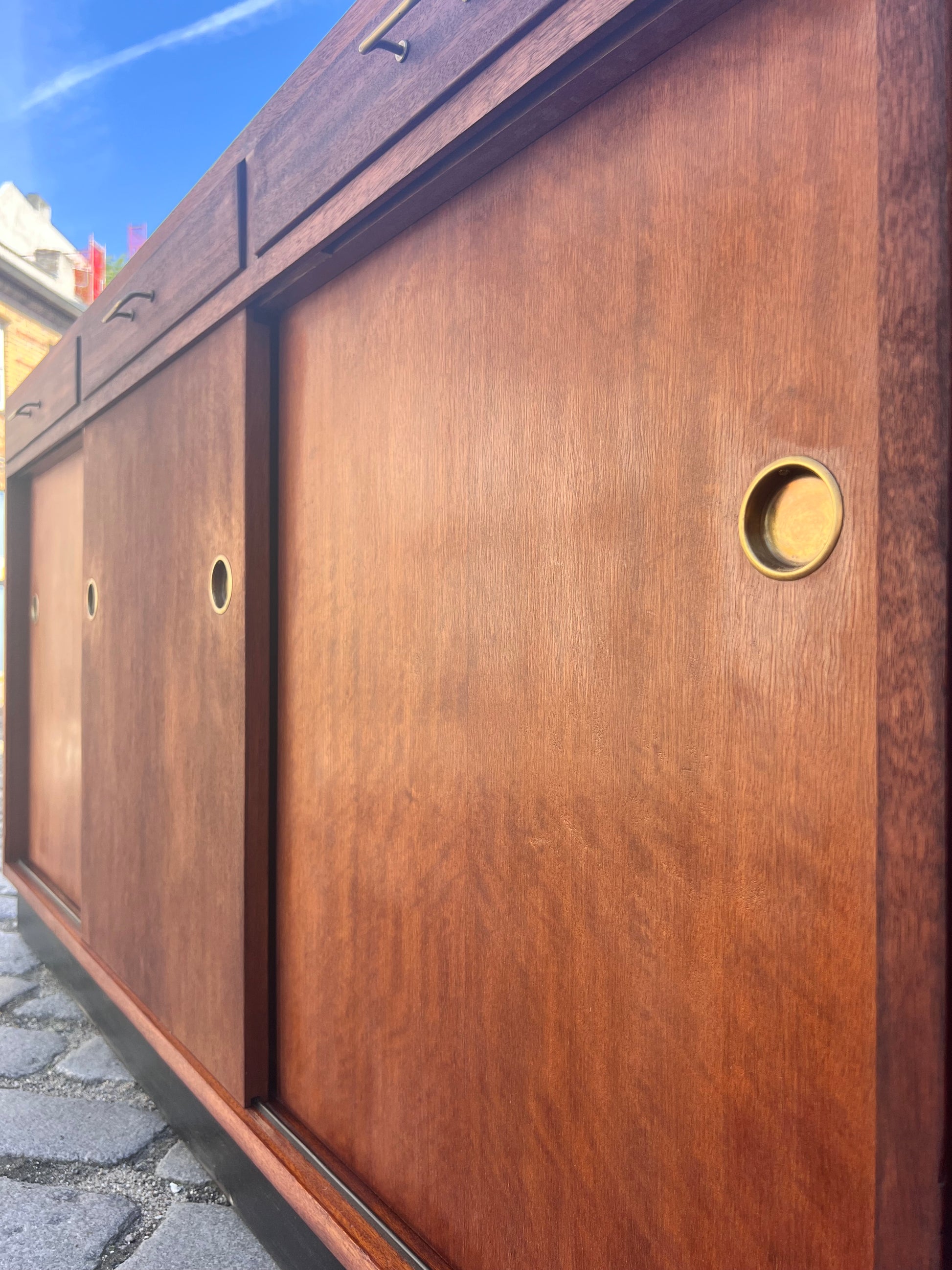 Schuhschrank Teak mit Messinggriffen aus Dänemark
