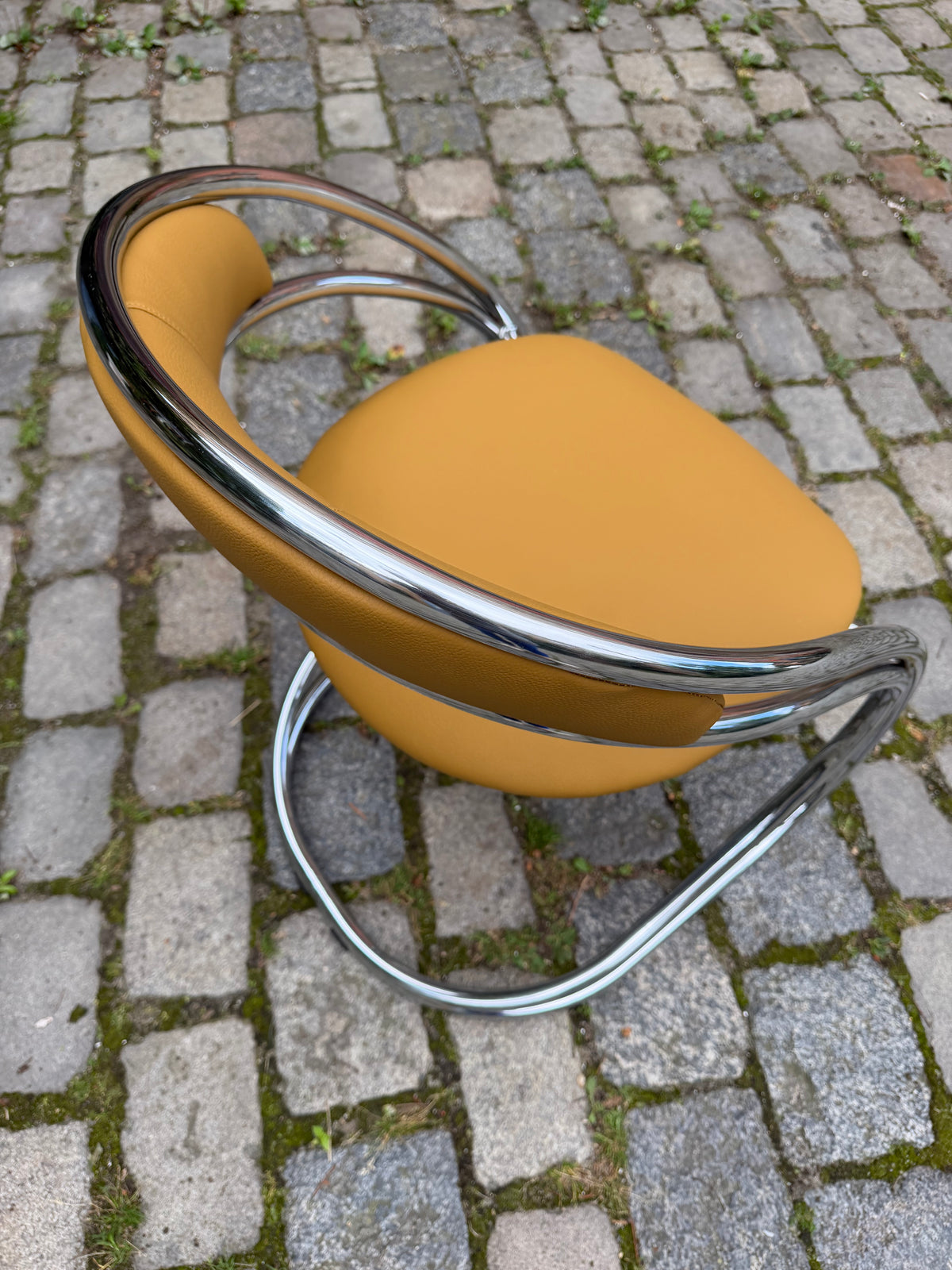 Freischwinger senfgelb neu gepolster Leder Chrom