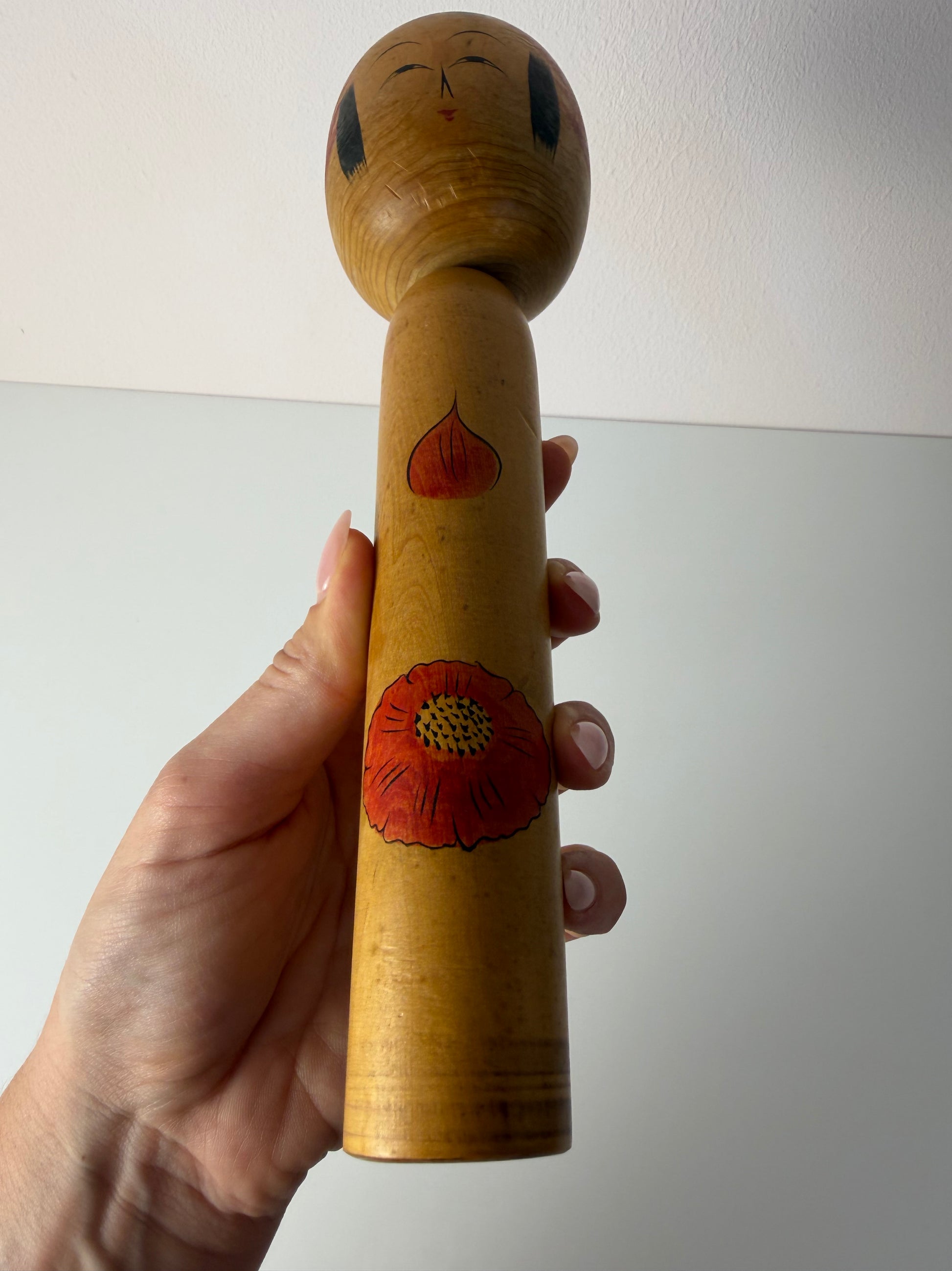 Japanische Kokeshi Holzfigur handbemalt