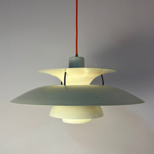 Lamellenlampe PH5 weiß von Poul Henningsen für Louis Poulsen