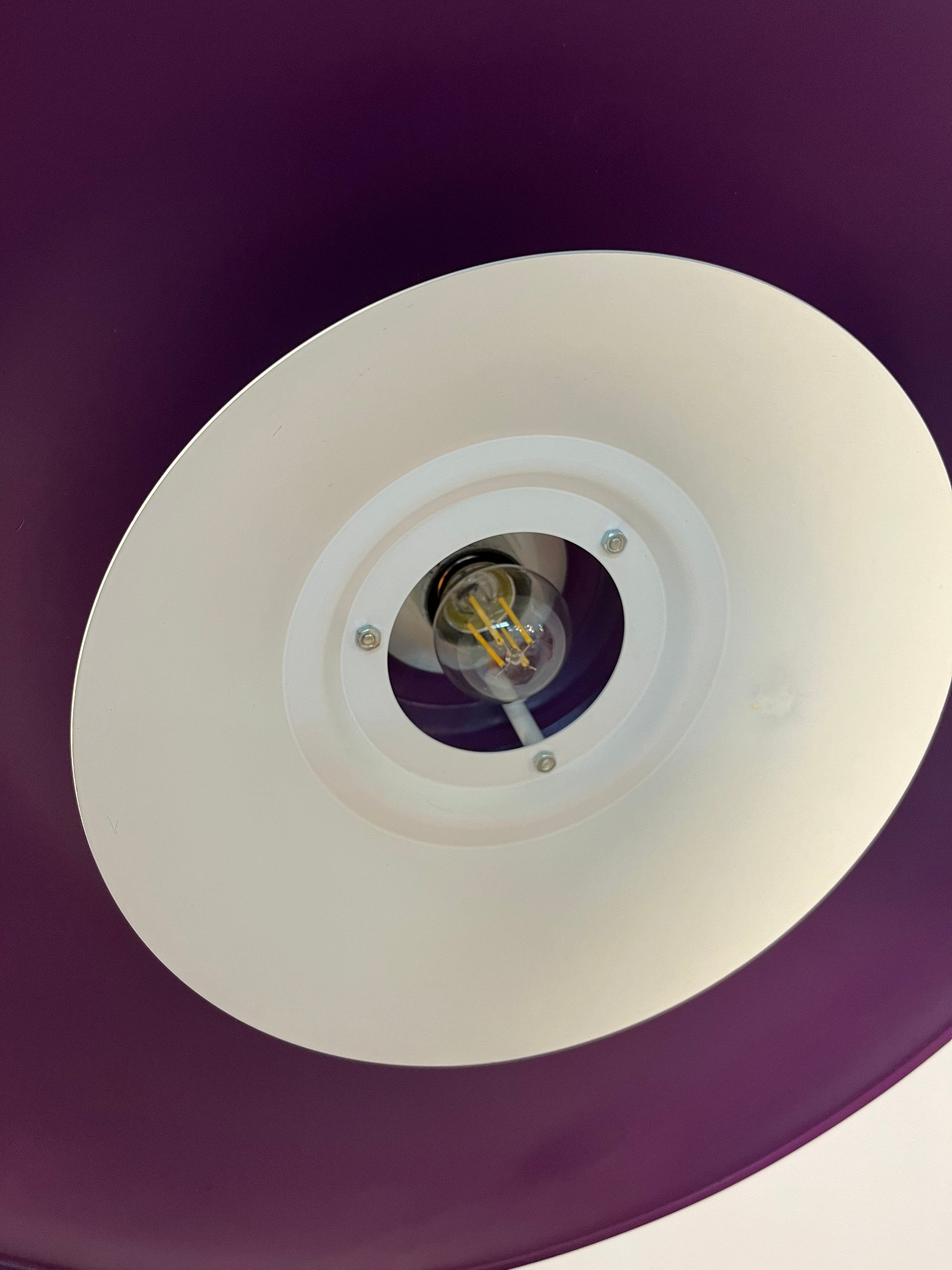 Trichterlampe lila flieder neu lackiert aus Dänemark