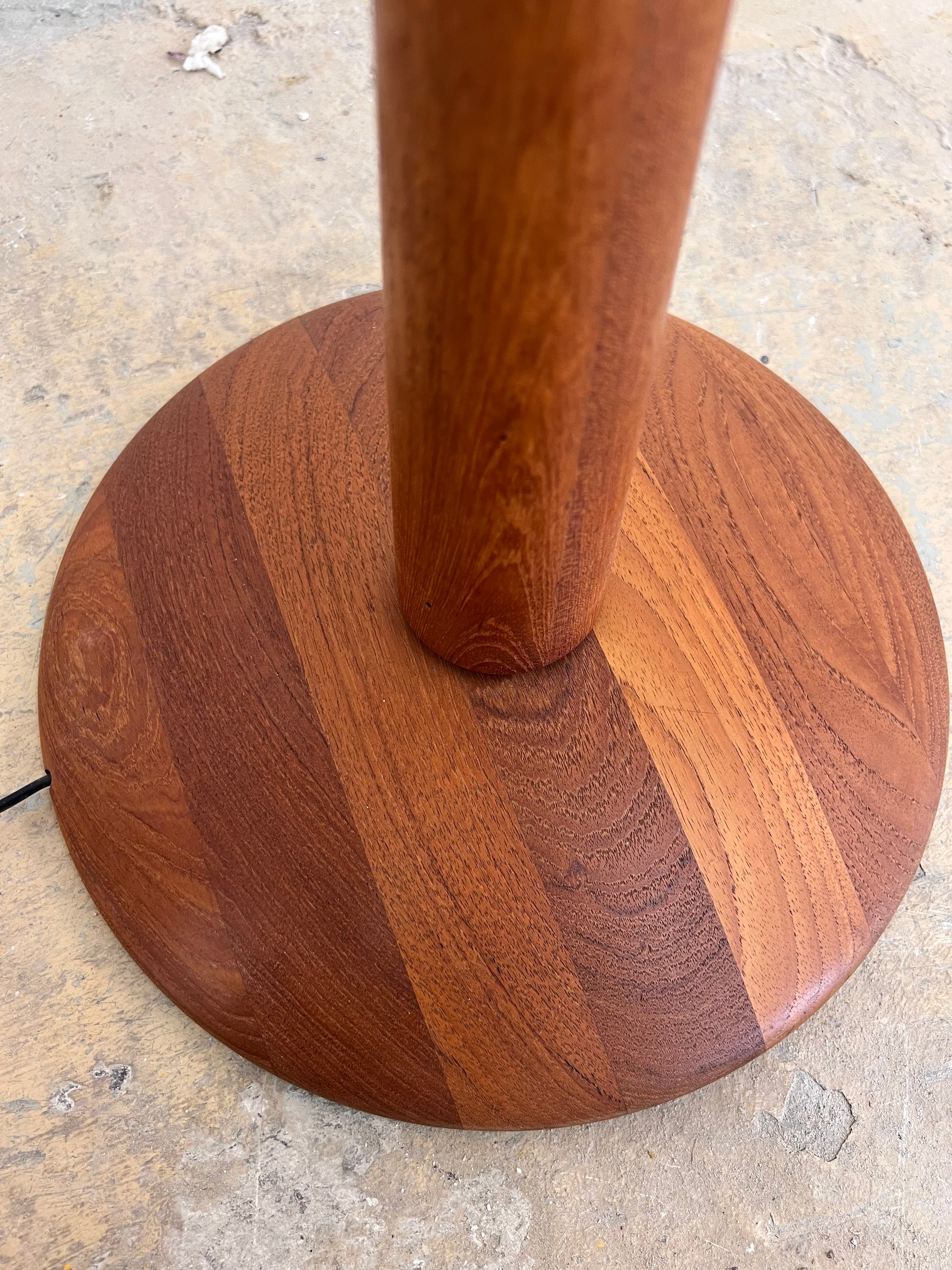 Stehlampe Teak mit Seidenschirm aus Dänemark