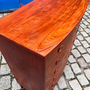 Kommode Teak mit gerundeter Front aus Dänemark