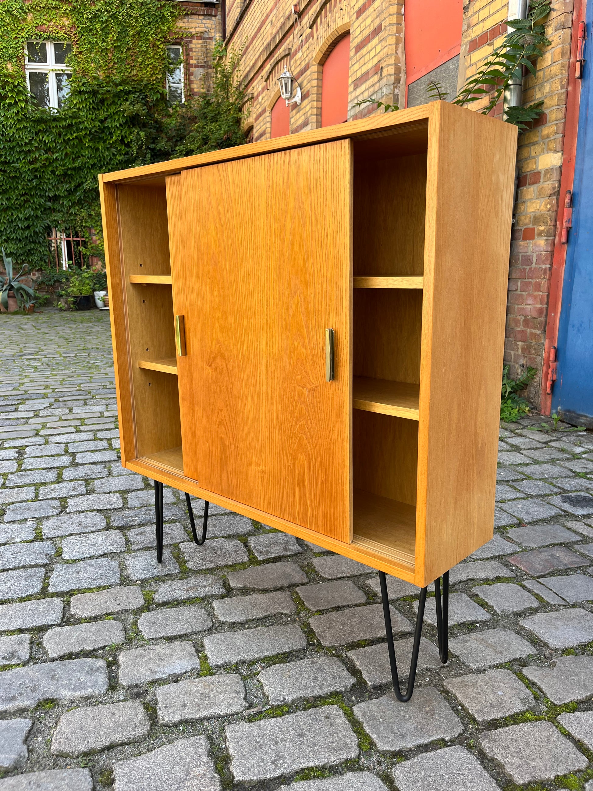 Schrank Typ 605/2 Esche auf Hairpinlegs von Hellerau