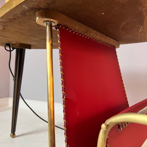 Tisch mit Stehlampe