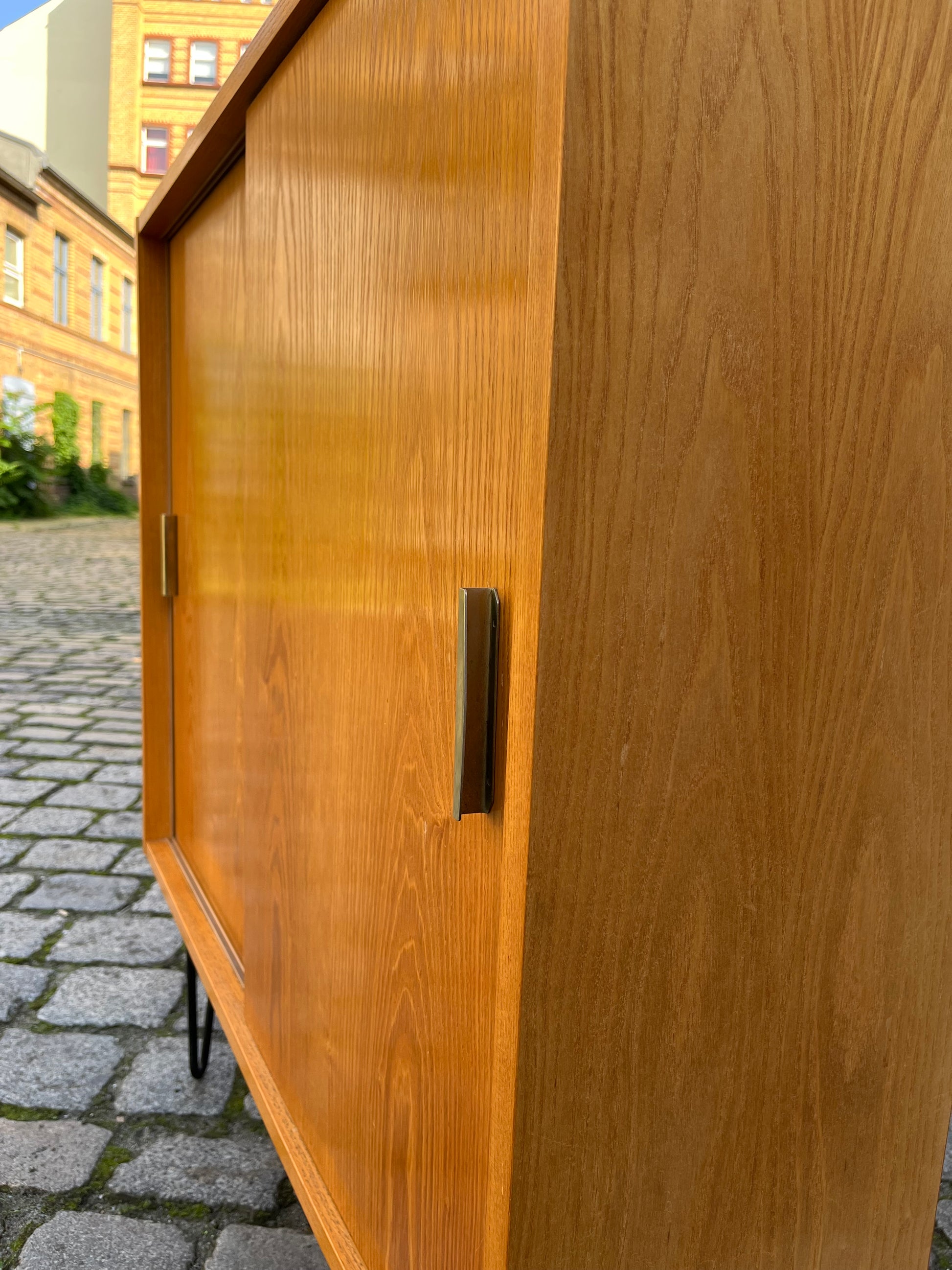 Schrank Typ 605/2 Esche auf Hairpinlegs von Hellerau