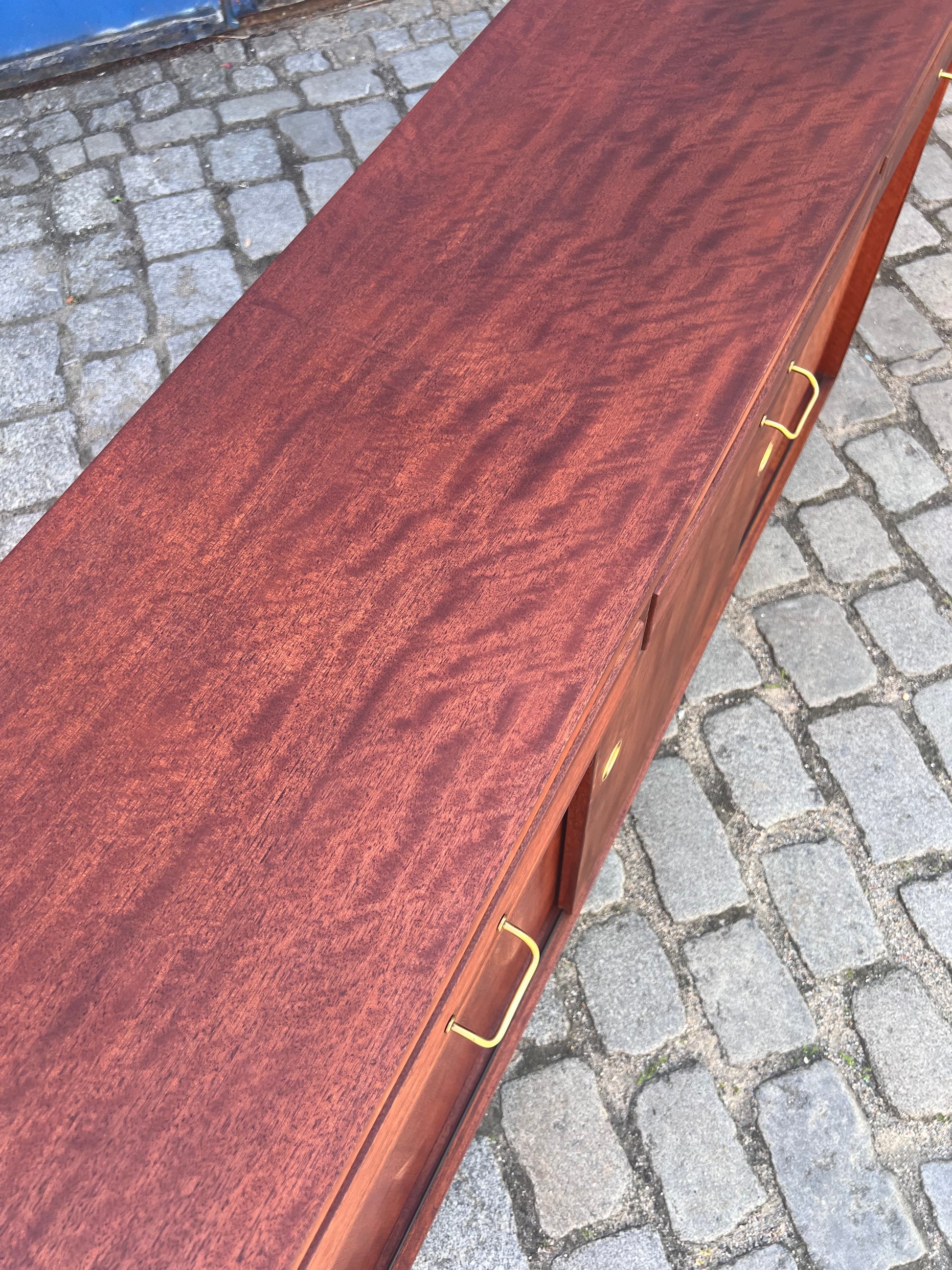 Schuhschrank Teak mit Messinggriffen aus Dänemark