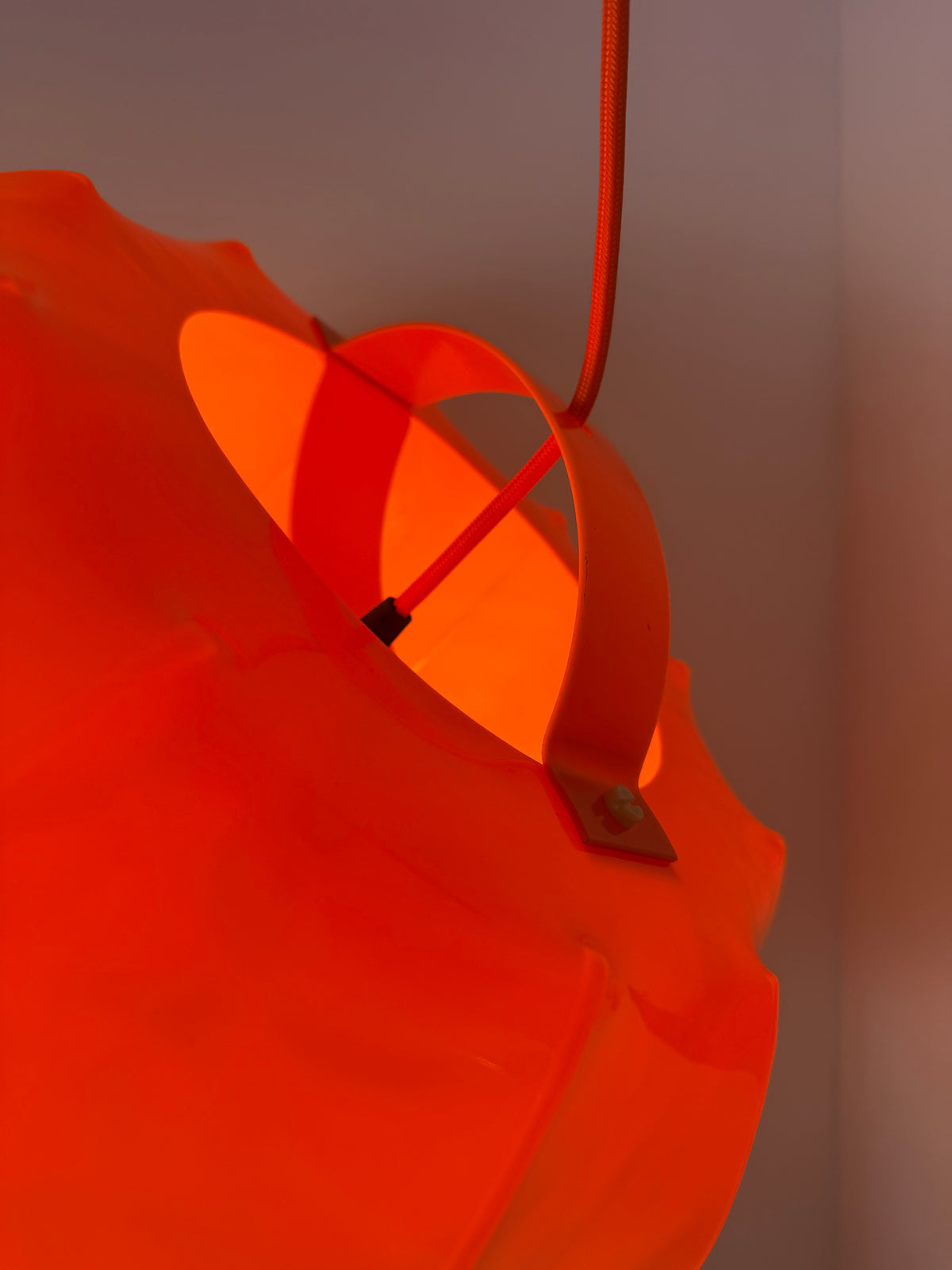 Hängelampe orange mit orangem Kabel von Ilka Plast