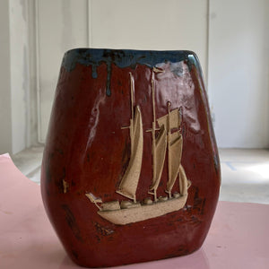 Vase mit Schiff braun Keramik Dänemark