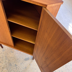 Eckschrank Teak mit Schloss aus Dänemark