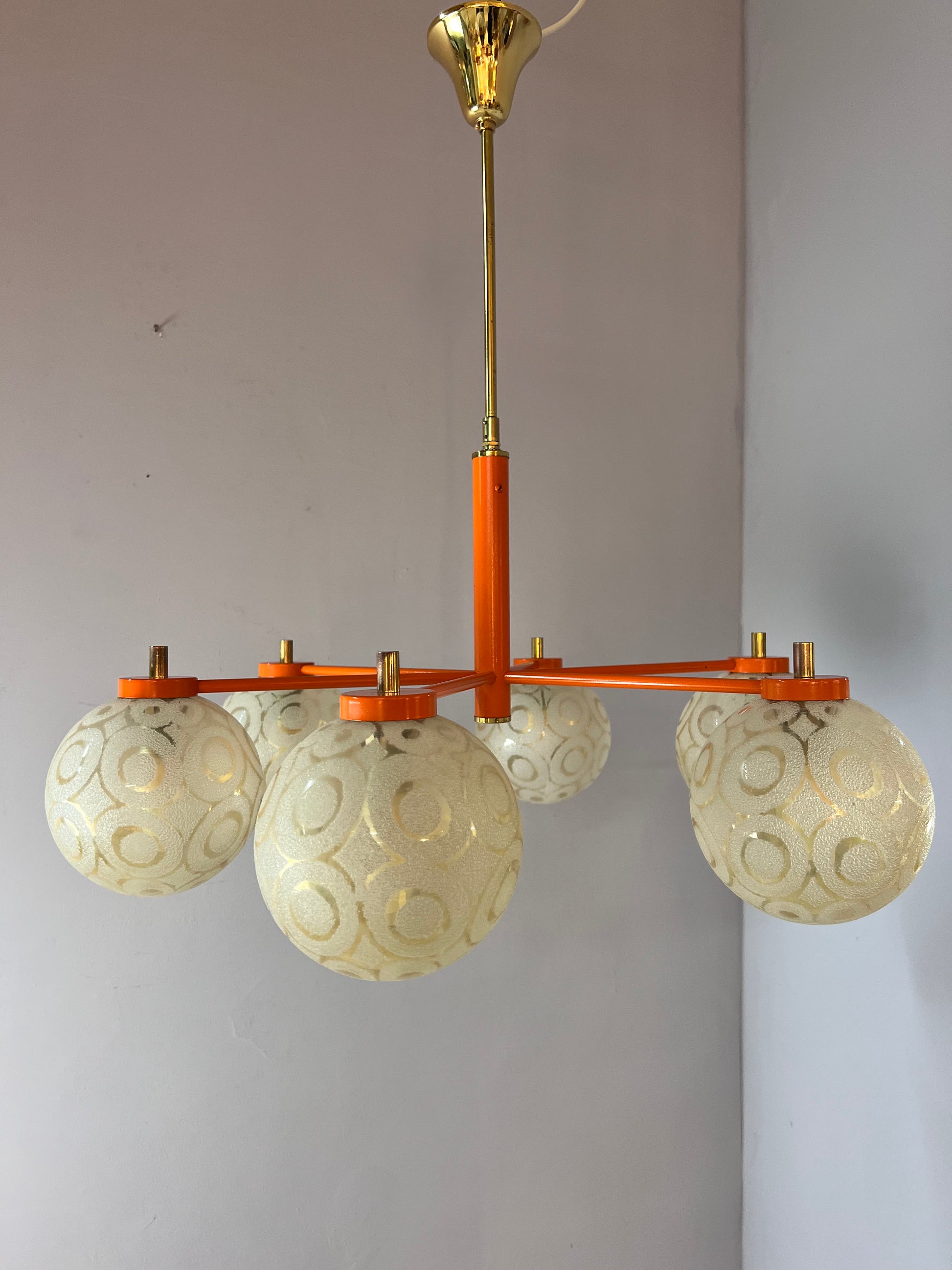 Kronleuchter orange creme