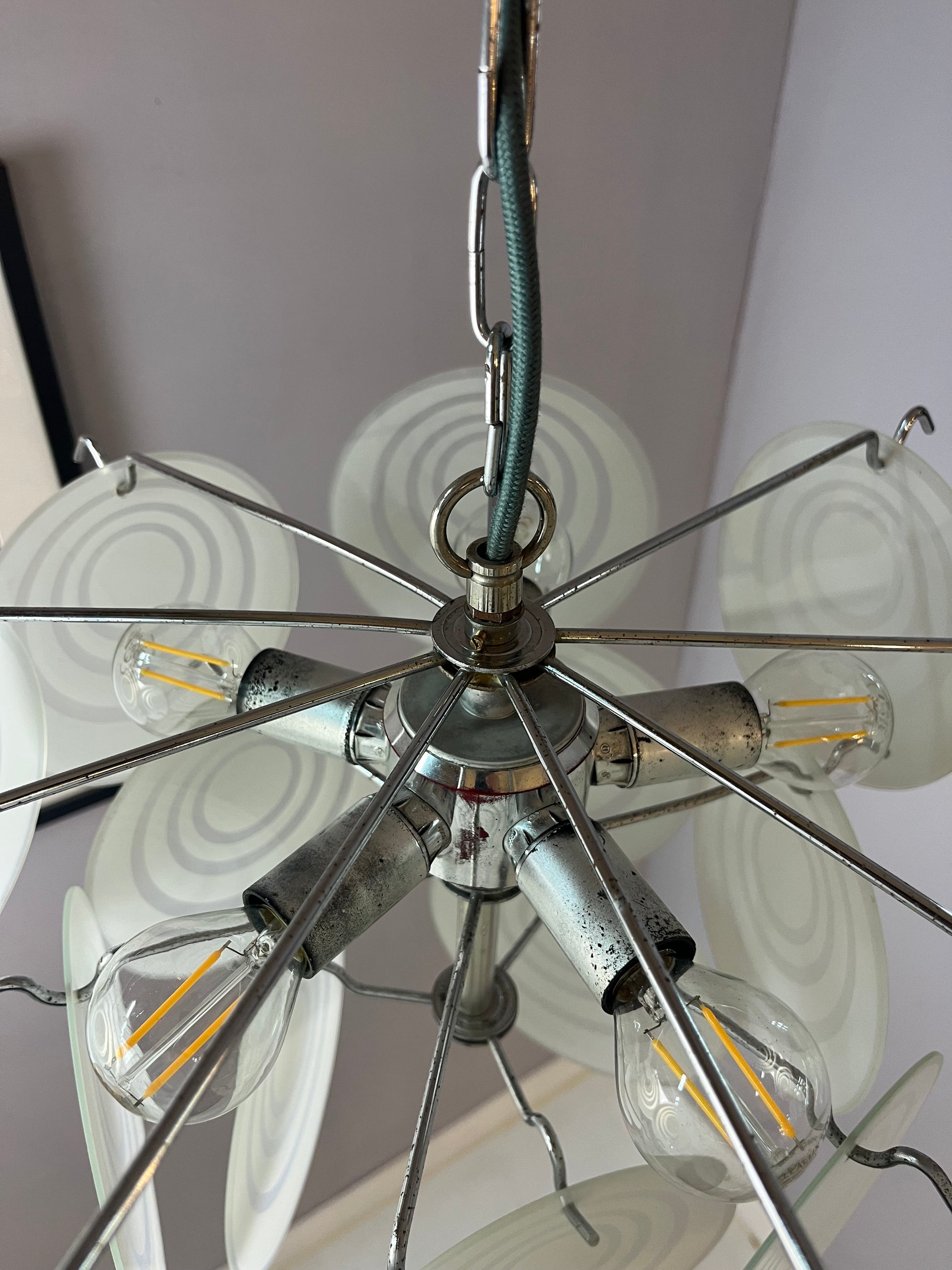 Kronleuchter weiß silber mit Glasscheiben